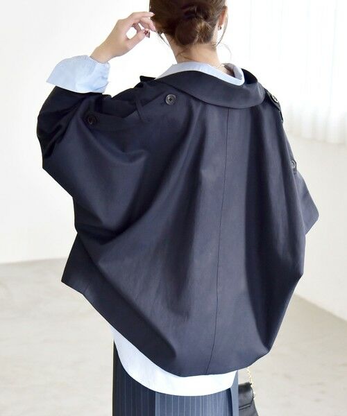 SHIPS / シップス トレンチコート | 《予約》quaranciel: ドルマンスリーブ ショート トレンチ コート（ネイビー）