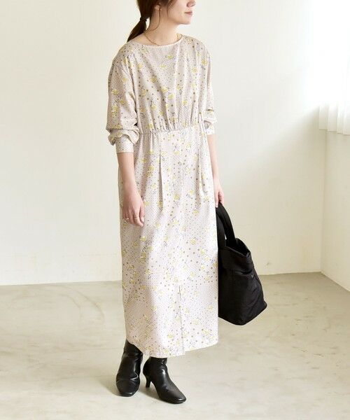 SHIPS / シップス ロング・マキシ丈ワンピース | 《予約》quaranciel:〈洗濯機可能〉ドット フラワー プリント Iライン ギャザー ワンピース | 詳細1