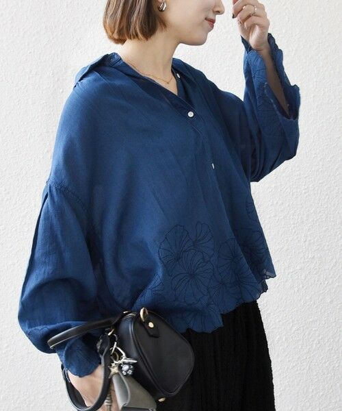 SHIPS / シップス シャツ・ブラウス | 《予約》SHIPS any:〈手洗い可能〉シアー デニム フラワー エンブロ タック シャツ | 詳細19