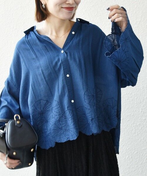 SHIPS / シップス シャツ・ブラウス | 《予約》SHIPS any:〈手洗い可能〉シアー デニム フラワー エンブロ タック シャツ | 詳細23