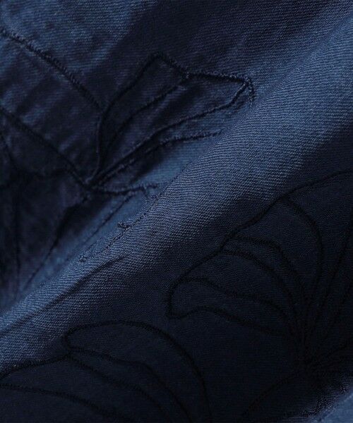 SHIPS / シップス シャツ・ブラウス | 《予約》SHIPS any:〈手洗い可能〉シアー デニム フラワー エンブロ タック シャツ | 詳細25