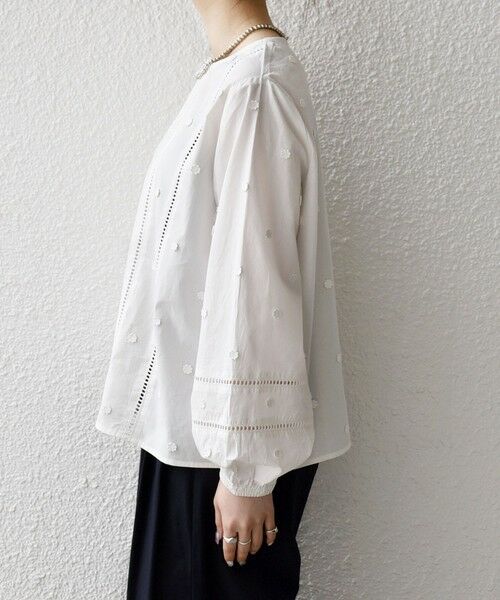 SHIPS / シップス シャツ・ブラウス | 《予約》【WEB限定】SHIPS any:〈洗濯機可能〉フラワー モチーフ ハシゴレース クルーネック ブラウス | 詳細13