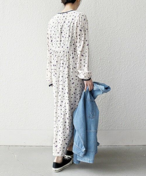 SHIPS / シップス ロング・マキシ丈ワンピース | 《予約》SHIPS any:〈洗濯機可能〉フラワー プリント ウエストギャザー Vネック ワンピース | 詳細5