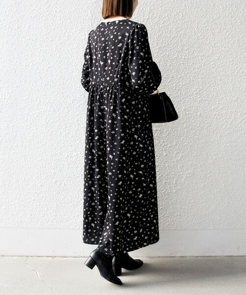 SHIPS / シップス ロング・マキシ丈ワンピース | 《予約》SHIPS any:〈洗濯機可能〉フラワー プリント ウエストギャザー Vネック ワンピース | 詳細23