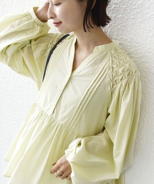 SHIPS / シップス シャツ・ブラウス | 《予約》【WEB限定】〈手洗い可能〉ショルダー 刺繍 タック ブラウス（ライトイエロー）