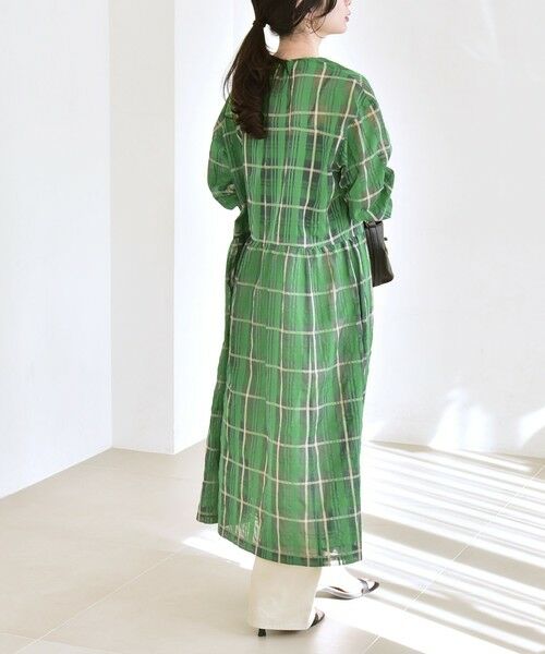 SHIPS / シップス ロング・マキシ丈ワンピース | quaranciel:〈手洗い可能〉シアー チェック クルーネック ギャザー ワンピース | 詳細5