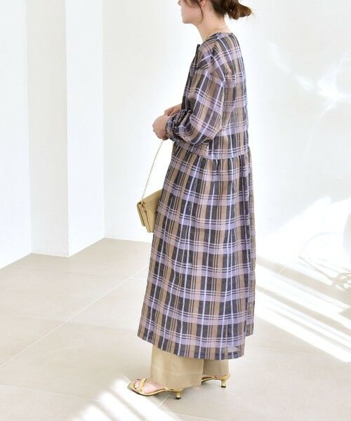 SHIPS / シップス ロング・マキシ丈ワンピース | quaranciel:〈手洗い可能〉シアー チェック クルーネック ギャザー ワンピース | 詳細14