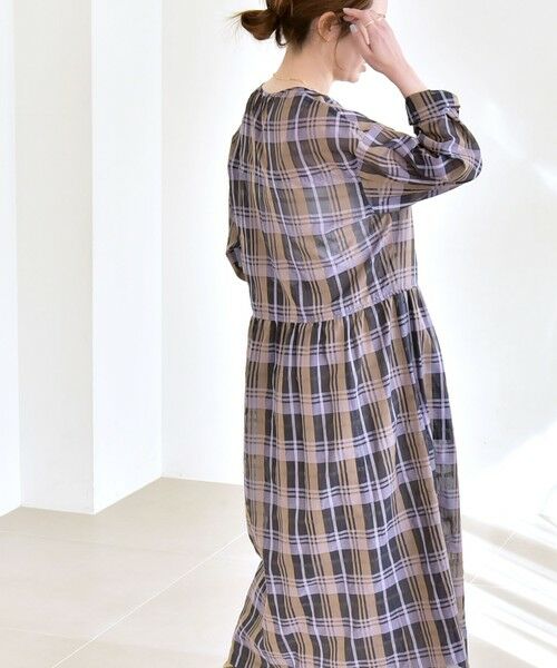 SHIPS / シップス ロング・マキシ丈ワンピース | quaranciel:〈手洗い可能〉シアー チェック クルーネック ギャザー ワンピース | 詳細17