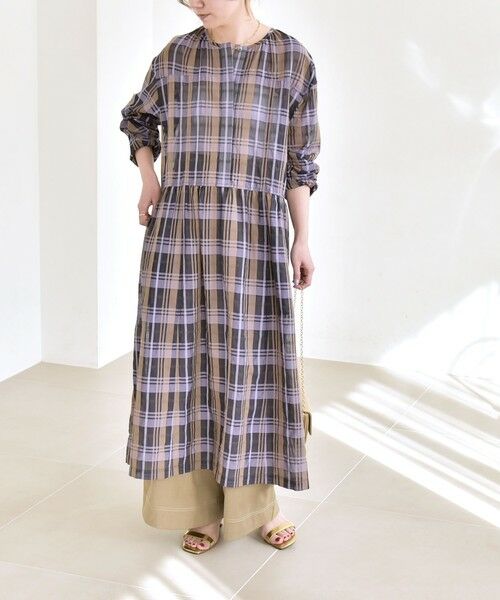 SHIPS / シップス ロング・マキシ丈ワンピース | quaranciel:〈手洗い可能〉シアー チェック クルーネック ギャザー ワンピース | 詳細19