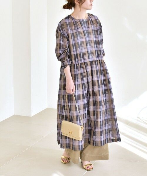 SHIPS / シップス ロング・マキシ丈ワンピース | quaranciel:〈手洗い可能〉シアー チェック クルーネック ギャザー ワンピース | 詳細20