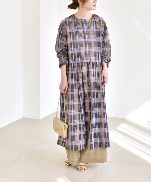 SHIPS / シップス ロング・マキシ丈ワンピース | quaranciel:〈手洗い可能〉シアー チェック クルーネック ギャザー ワンピース | 詳細22