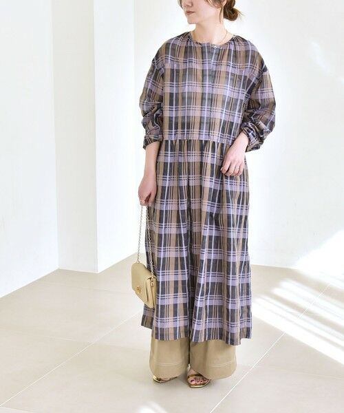 SHIPS / シップス ロング・マキシ丈ワンピース | quaranciel:〈手洗い可能〉シアー チェック クルーネック ギャザー ワンピース | 詳細23
