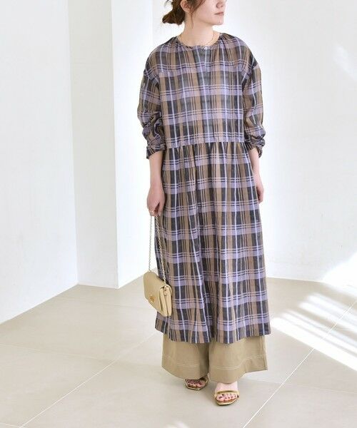 SHIPS / シップス ロング・マキシ丈ワンピース | quaranciel:〈手洗い可能〉シアー チェック クルーネック ギャザー ワンピース | 詳細24