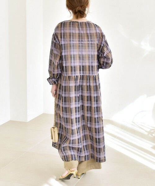 SHIPS / シップス ロング・マキシ丈ワンピース | 《予約》quaranciel:〈手洗い可能〉シアー ギャザー チェック ロング ワンピース | 詳細6