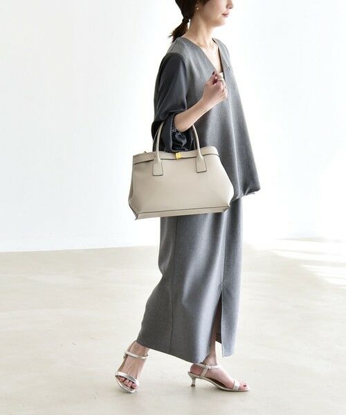 SHIPS / シップス ロング・マキシ丈ワンピース | 《予約》quaranciel:〈洗濯機可能〉Vネック ブラウス & Iライン スカート セットアップ | 詳細1