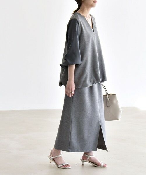 SHIPS / シップス ロング・マキシ丈ワンピース | 《予約》quaranciel:〈洗濯機可能〉Vネック ブラウス & Iライン スカート セットアップ | 詳細12