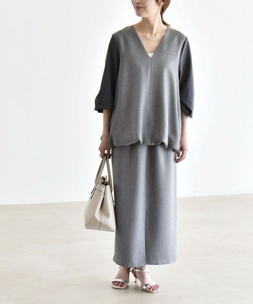 SHIPS / シップス ロング・マキシ丈ワンピース | 《予約》quaranciel:〈洗濯機可能〉Vネック ブラウス & Iライン スカート セットアップ | 詳細14