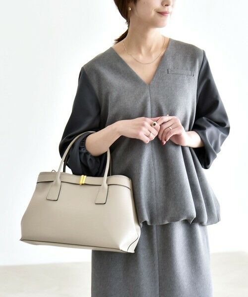 SHIPS / シップス ロング・マキシ丈ワンピース | 《予約》quaranciel:〈洗濯機可能〉Vネック ブラウス & Iライン スカート セットアップ | 詳細16