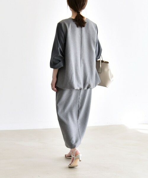 SHIPS / シップス ロング・マキシ丈ワンピース | 《予約》quaranciel:〈洗濯機可能〉Vネック ブラウス & Iライン スカート セットアップ | 詳細2