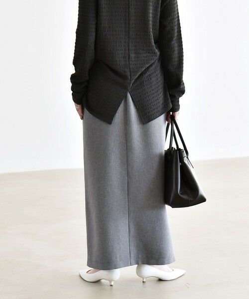 SHIPS / シップス ロング・マキシ丈ワンピース | 《予約》quaranciel:〈洗濯機可能〉Vネック ブラウス & Iライン スカート セットアップ | 詳細22