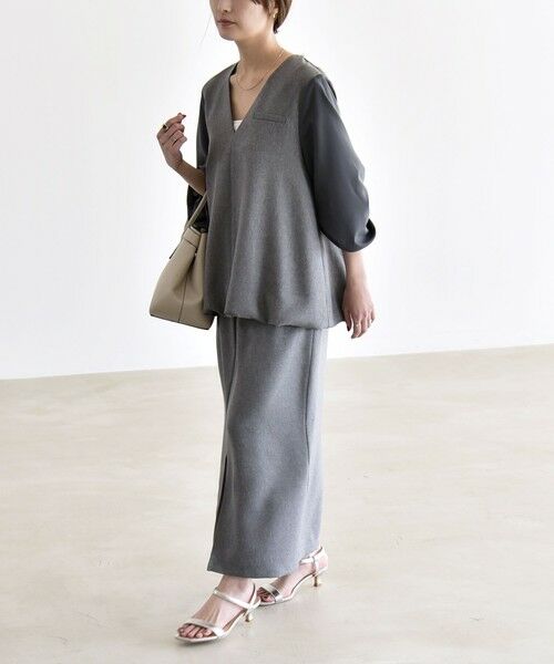 SHIPS / シップス ロング・マキシ丈ワンピース | 《予約》quaranciel:〈洗濯機可能〉Vネック ブラウス & Iライン スカート セットアップ | 詳細3