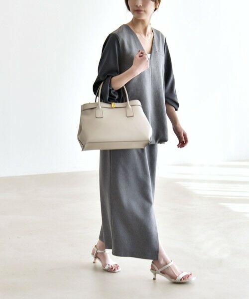 SHIPS / シップス ロング・マキシ丈ワンピース | 《予約》quaranciel:〈洗濯機可能〉Vネック ブラウス & Iライン スカート セットアップ | 詳細4