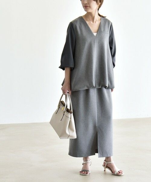 SHIPS / シップス ロング・マキシ丈ワンピース | 《予約》quaranciel:〈洗濯機可能〉Vネック ブラウス & Iライン スカート セットアップ | 詳細5