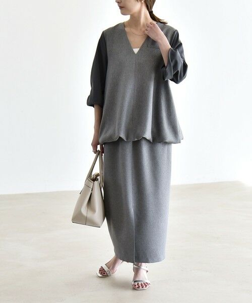 SHIPS / シップス ロング・マキシ丈ワンピース | 《予約》quaranciel:〈洗濯機可能〉Vネック ブラウス & Iライン スカート セットアップ | 詳細6