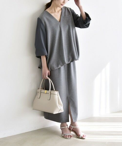 SHIPS / シップス ロング・マキシ丈ワンピース | 《予約》quaranciel:〈洗濯機可能〉Vネック ブラウス & Iライン スカート セットアップ（チャコールグレー）