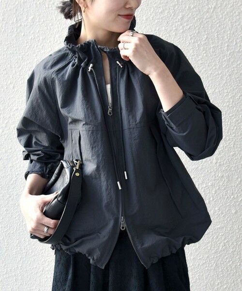 SHIPS / シップス ブルゾン | 《予約》SHIPS any:〈洗濯機可能〉ナイロン タスラン ギャザー スタンドカラー ブルゾン（チャコールグレー）