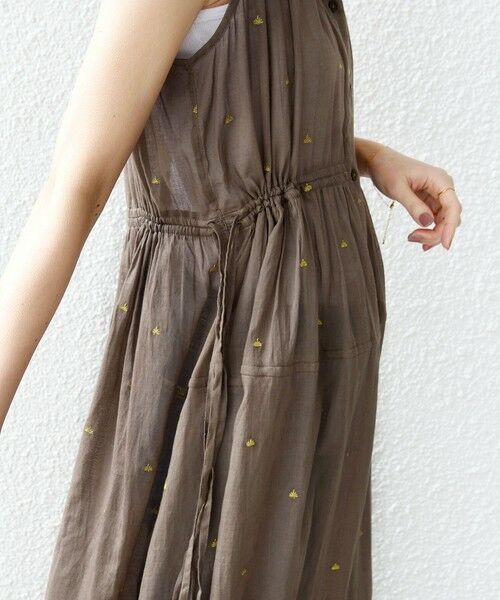 SHIPS / シップス ロング・マキシ丈ワンピース | 《予約》〈手洗い可能〉コットン オーガンジー 刺繍 ウエスト ドロスト ワンピース | 詳細16