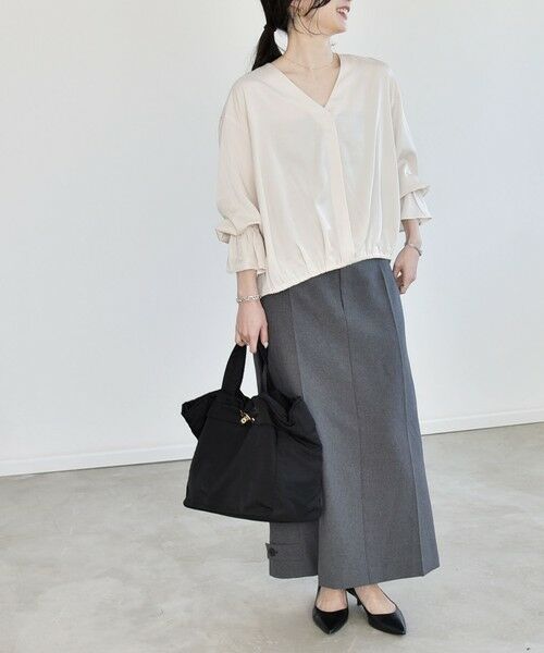 SHIPS / シップス シャツ・ブラウス | 《予約》quaranciel:〈洗濯機可能〉Vネック ギャザーヘム ブラウス | 詳細1