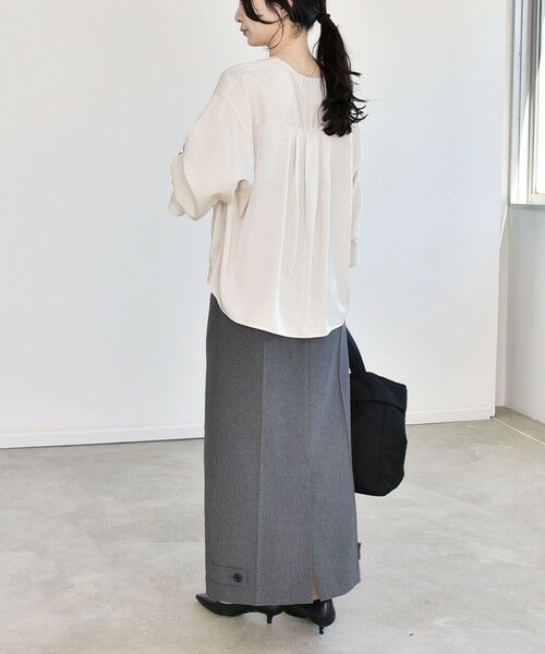 SHIPS / シップス シャツ・ブラウス | 《予約》quaranciel:〈洗濯機可能〉Vネック ギャザーヘム ブラウス | 詳細2