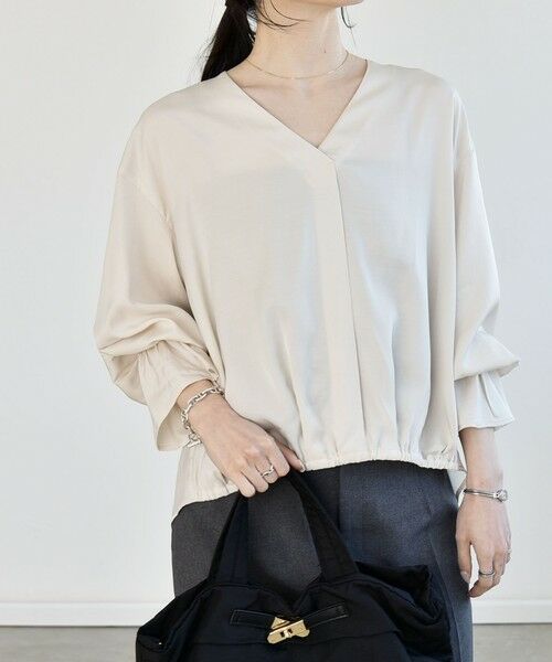 SHIPS / シップス シャツ・ブラウス | 《予約》quaranciel:〈洗濯機可能〉Vネック ギャザーヘム ブラウス | 詳細3