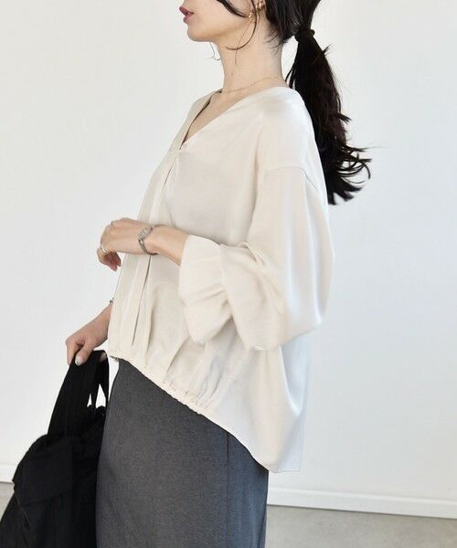 SHIPS / シップス シャツ・ブラウス | 《予約》quaranciel:〈洗濯機可能〉Vネック ギャザーヘム ブラウス | 詳細7