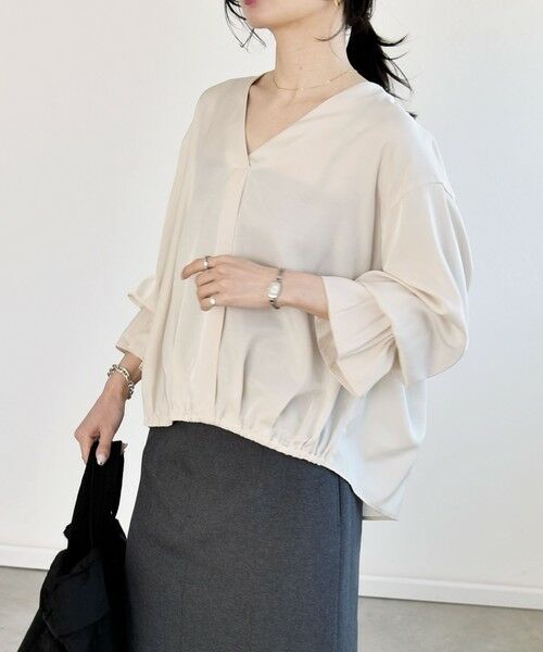 SHIPS / シップス シャツ・ブラウス | 《予約》quaranciel:〈洗濯機可能〉Vネック ギャザーヘム ブラウス | 詳細8