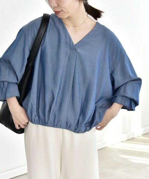 SHIPS / シップス シャツ・ブラウス | 《予約》quaranciel:〈洗濯機可能〉Vネック ギャザーヘム ブラウス | 詳細14