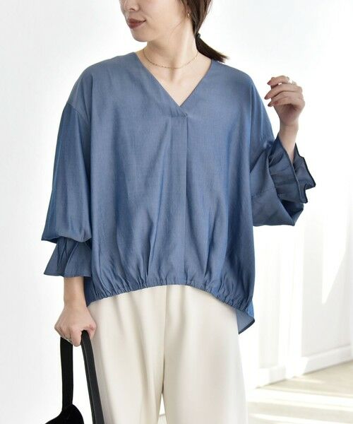 SHIPS / シップス シャツ・ブラウス | 《予約》quaranciel:〈洗濯機可能〉Vネック ギャザーヘム ブラウス | 詳細15