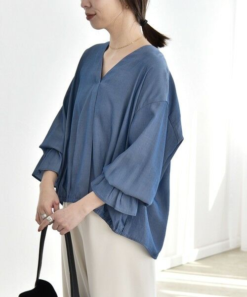 SHIPS / シップス シャツ・ブラウス | 《予約》quaranciel:〈洗濯機可能〉Vネック ギャザーヘム ブラウス | 詳細20