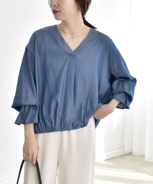 SHIPS / シップス シャツ・ブラウス | 《予約》quaranciel:〈洗濯機可能〉Vネック ギャザーヘム ブラウス | 詳細22