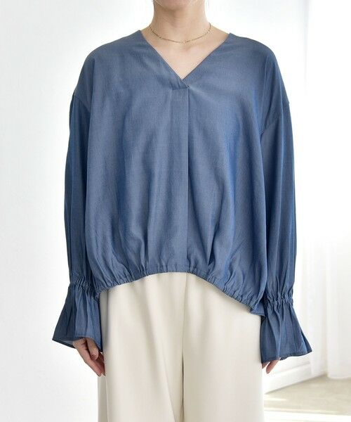 SHIPS / シップス シャツ・ブラウス | 《予約》quaranciel:〈洗濯機可能〉Vネック ギャザーヘム ブラウス | 詳細29