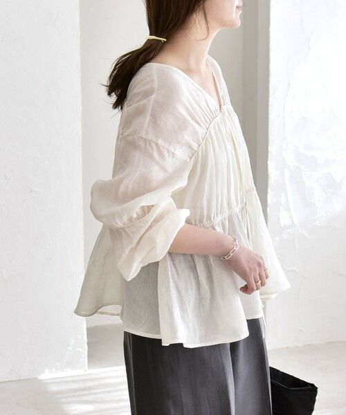 SHIPS / シップス シャツ・ブラウス | 《予約》quaranciel:〈手洗い可能〉ラミー ギャザー リボン ティアード ブラウス | 詳細10