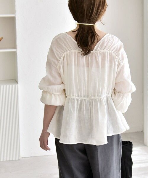 SHIPS / シップス シャツ・ブラウス | 《予約》quaranciel:〈手洗い可能〉ラミー ギャザー リボン ティアード ブラウス（オフホワイト）