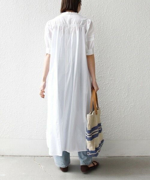 SHIPS / シップス ロング・マキシ丈ワンピース | 《予約》SHIPS any:〈洗濯機可能〉キャンブリック レース ピンタック パフスリーブ ワンピース | 詳細4
