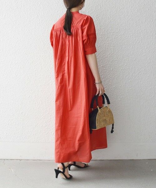 SHIPS / シップス ロング・マキシ丈ワンピース | 《予約》SHIPS any:〈洗濯機可能〉キャンブリック レース ピンタック パフスリーブ ワンピース | 詳細25