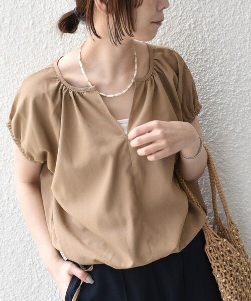 SHIPS / シップス シャツ・ブラウス | 《予約》SHIPS Colors:〈汗染み軽減・吸水速乾〉ASSET(TM) ギャザー ブラウス◆（ベージュ）