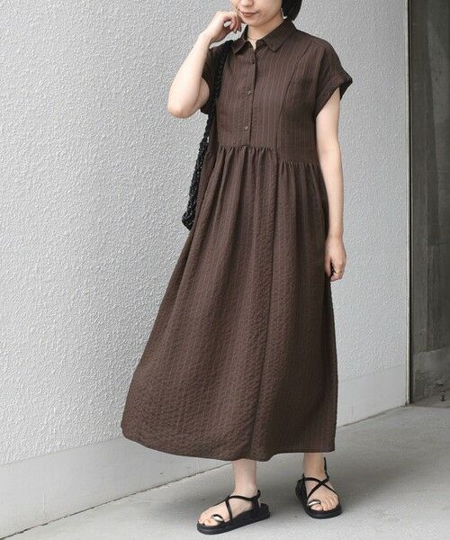 SHIPS / シップス ロング・マキシ丈ワンピース | 《予約》SHIPS Colors:〈手洗い可能〉ナイロンレーヨン ストライプ シャツ ワンピース◆（ブラウン）
