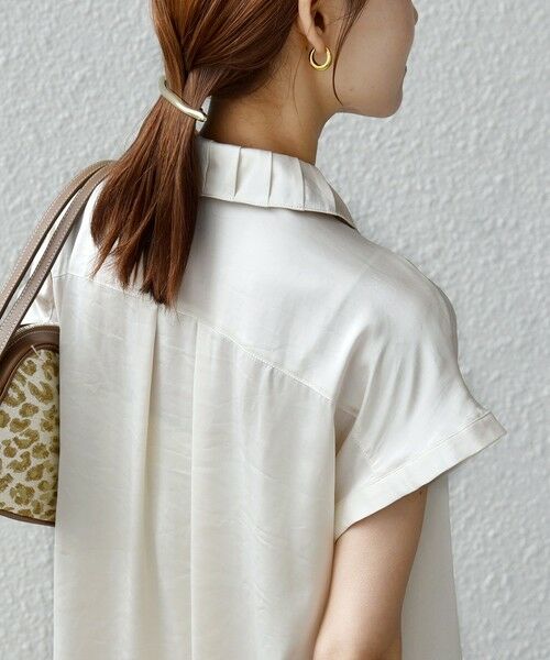 SHIPS / シップス シャツ・ブラウス | 《予約》【WEB限定】〈手洗い可能〉ヴィンテージ サテン 襟 タック デザイン ブラウス | 詳細10