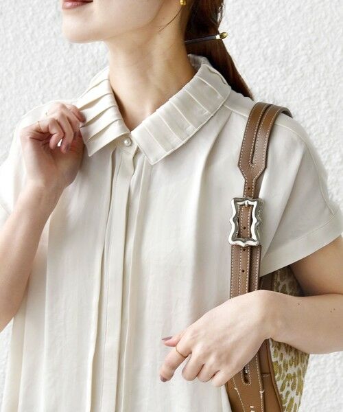 SHIPS / シップス シャツ・ブラウス | 《予約》【WEB限定】〈手洗い可能〉ヴィンテージ サテン 襟 タック デザイン ブラウス | 詳細9