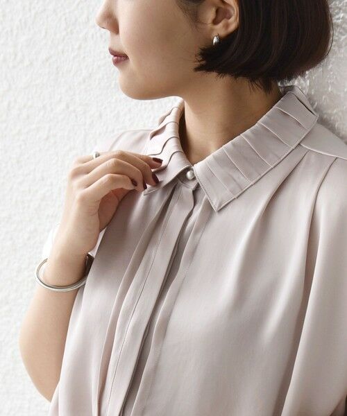 SHIPS / シップス シャツ・ブラウス | 《予約》【WEB限定】〈手洗い可能〉ヴィンテージ サテン 襟 タック デザイン ブラウス | 詳細21